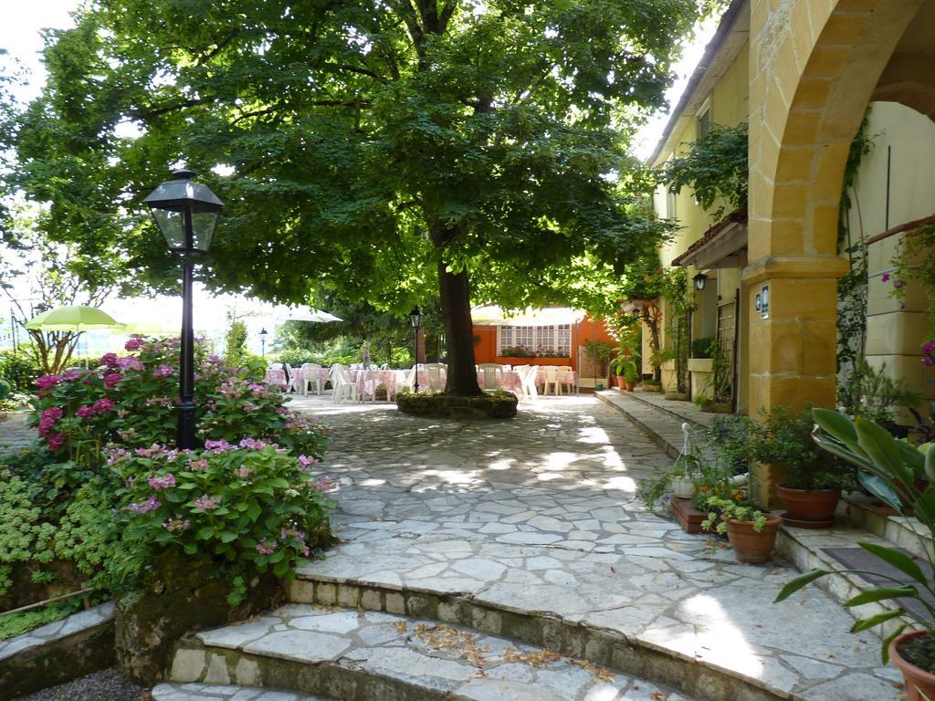 Le Petit Chaperon Rouge Hotell Coux-et-Bigaroque-Mouzens Eksteriør bilde